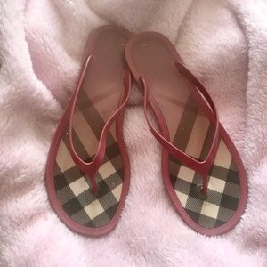 Burberry flip flaps shoes. Beach ready! Size 9🌸